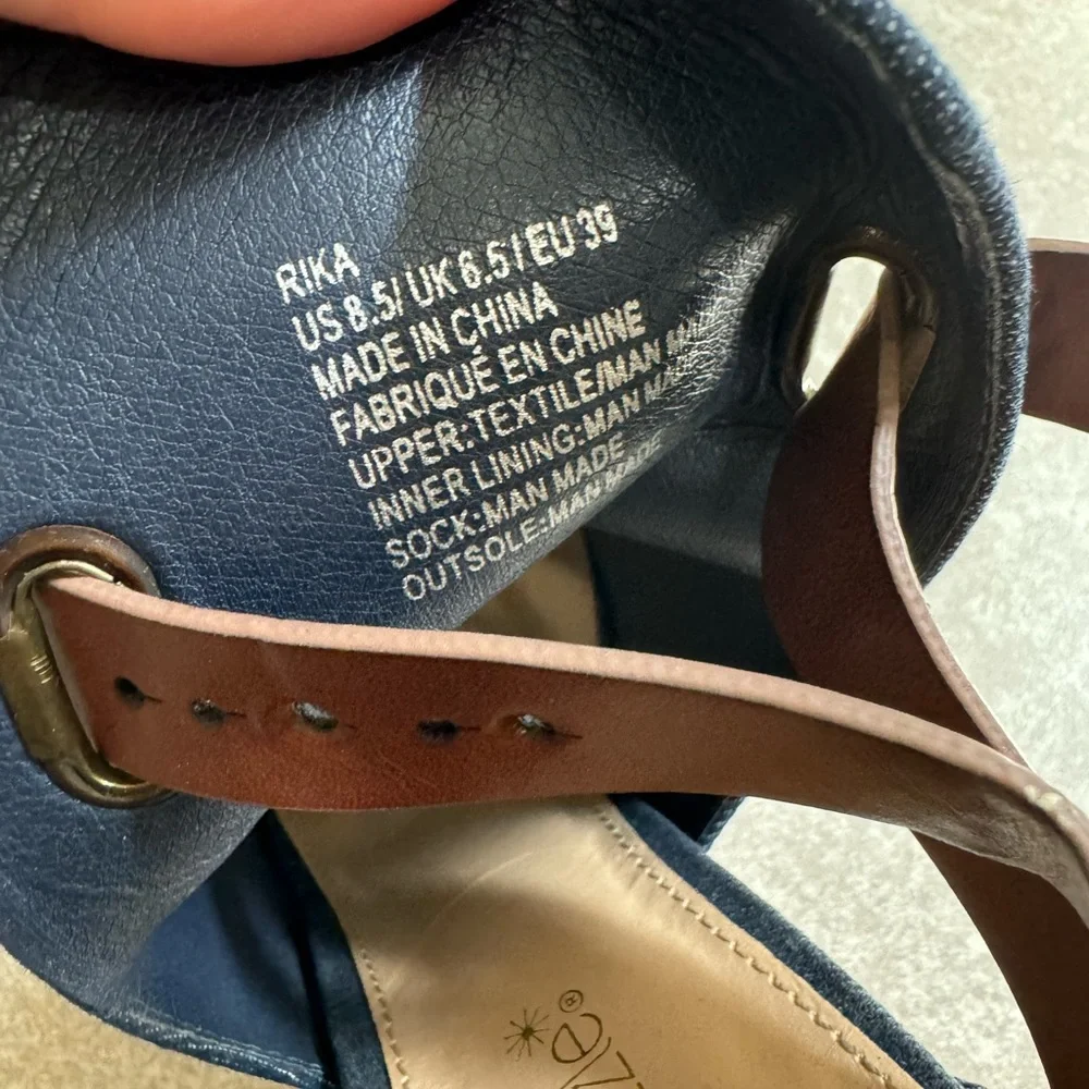 Heels - Picture 4 of 4